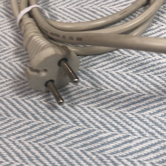 International Hair Dryer Foldable 220v 60 Hz 1200W - Picture 9 of 9